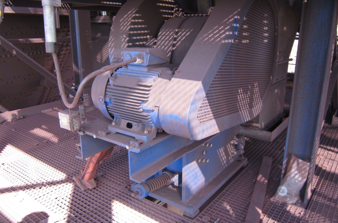SIEBTECHNIK TEMA jaw crusher type EB 30x25 in an industrial plant