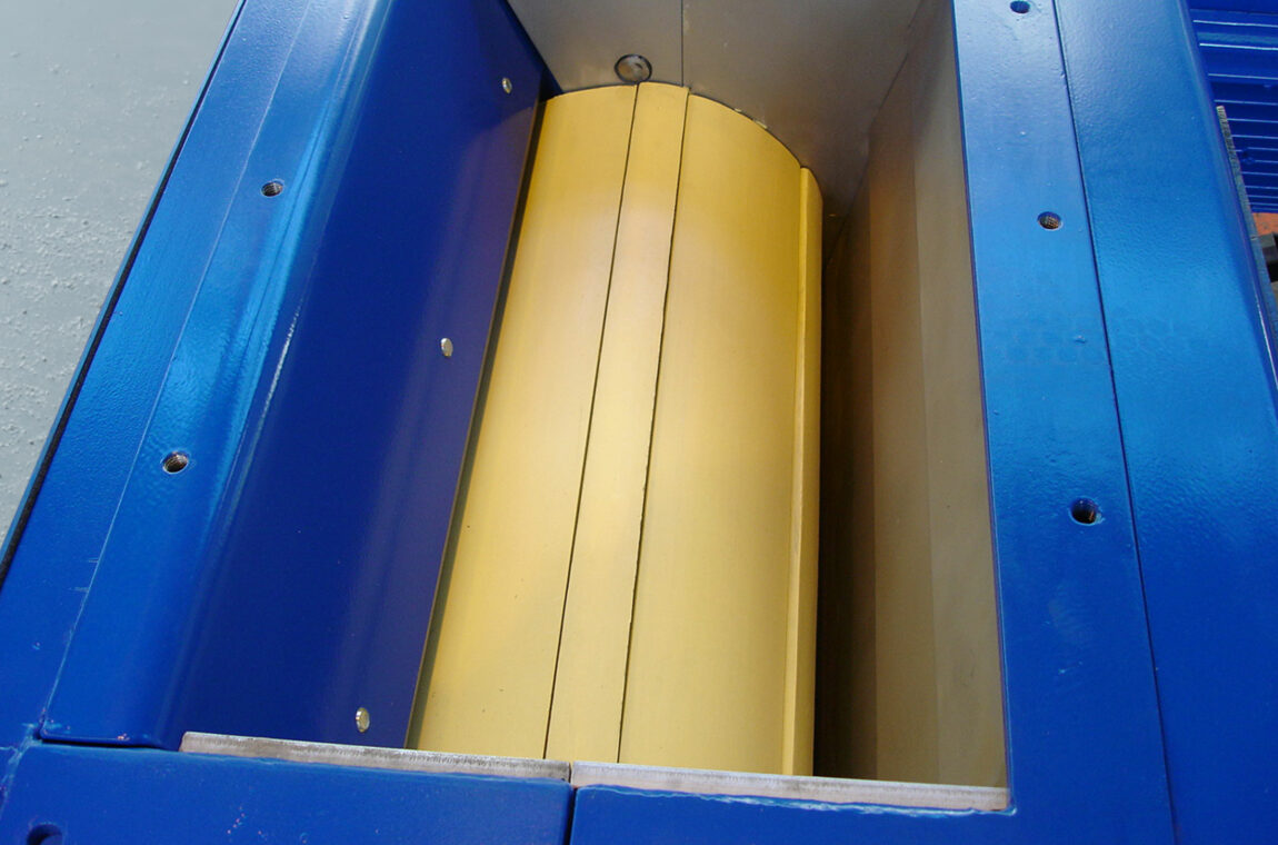 SIEBTECHNIK TEMA single roller mill - View of the roller with crushing bars