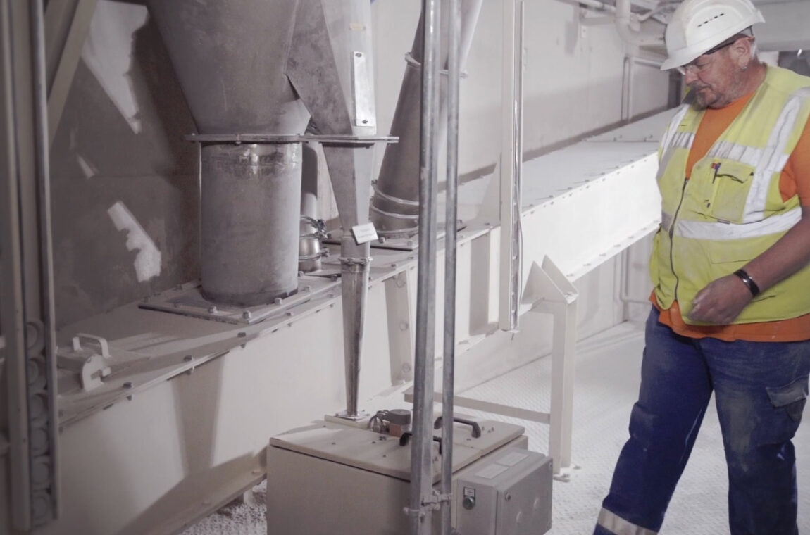 Sample collector in the limestone plant - Only small sample quantities are collected here, so this version is only knee-high