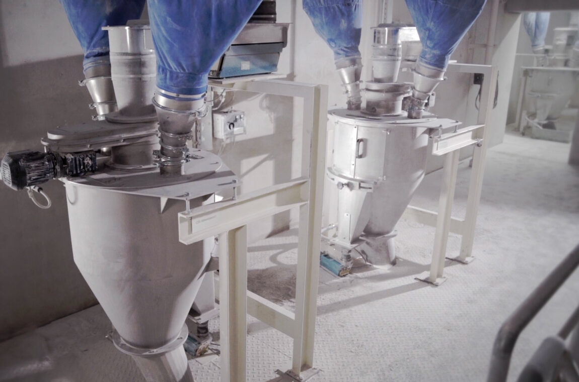 Rotary pipe divider in limestone quarry - plant for the production of crushed stone and chippings