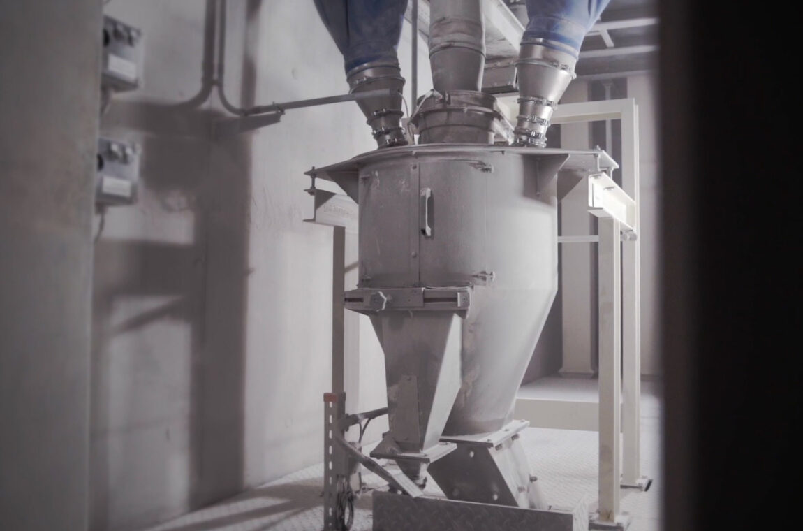 Rotary pipe divider in limestone quarry - plant for the production of crushed stone and chippings