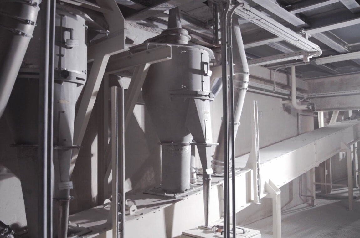 Rotary pipe divider in limestone quarry - plant for the production of crushed stone and chippings