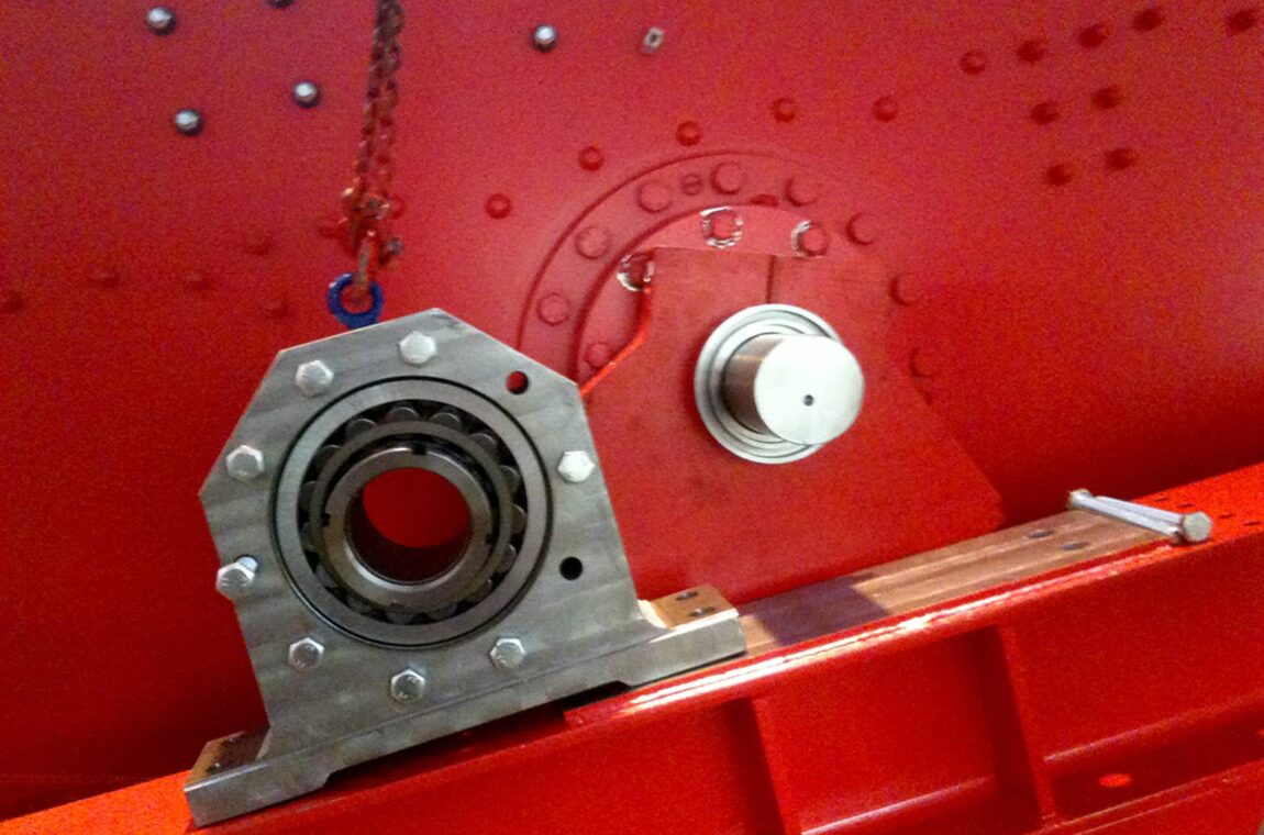 VS 14-44-I G eccentric vibratory screening machine in production