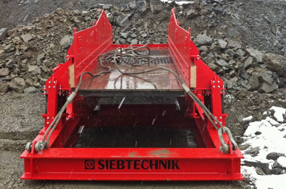 VS 14-44-I G eccentric vibratory screening machine on site