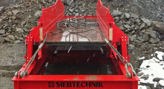 VS 14-44-I G eccentric vibratory screening machine on site
